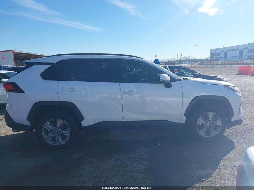 VIN 2T3W1RFV5NW201667 2022 TOYOTA RAV4 XLE