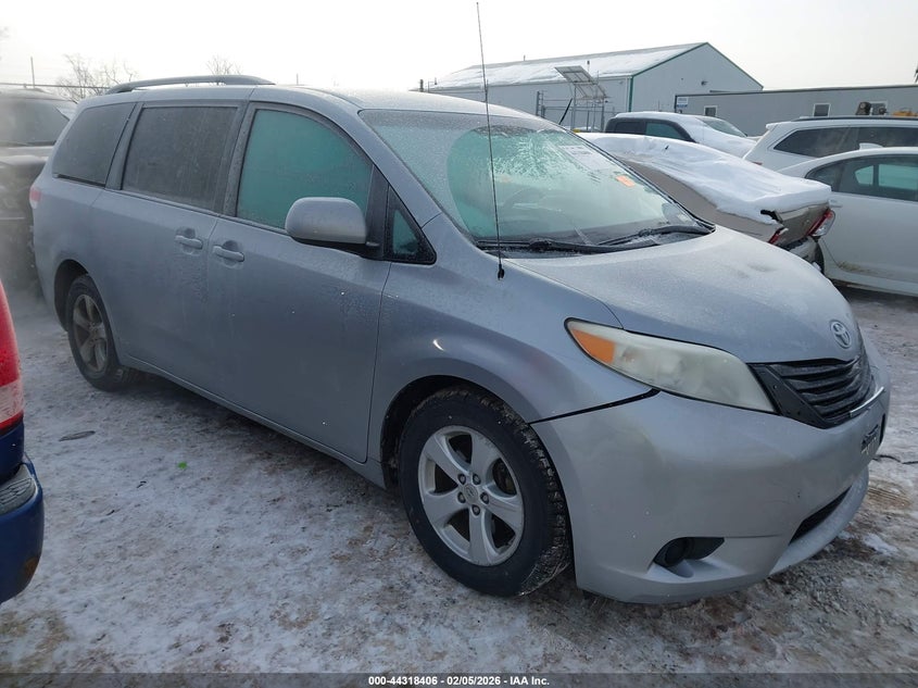 2012 Toyota Sienna Le V6 8 Passenger