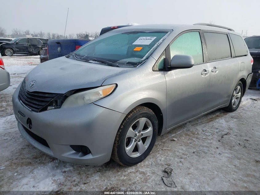 2012 Toyota Sienna Le V6 8 Passenger