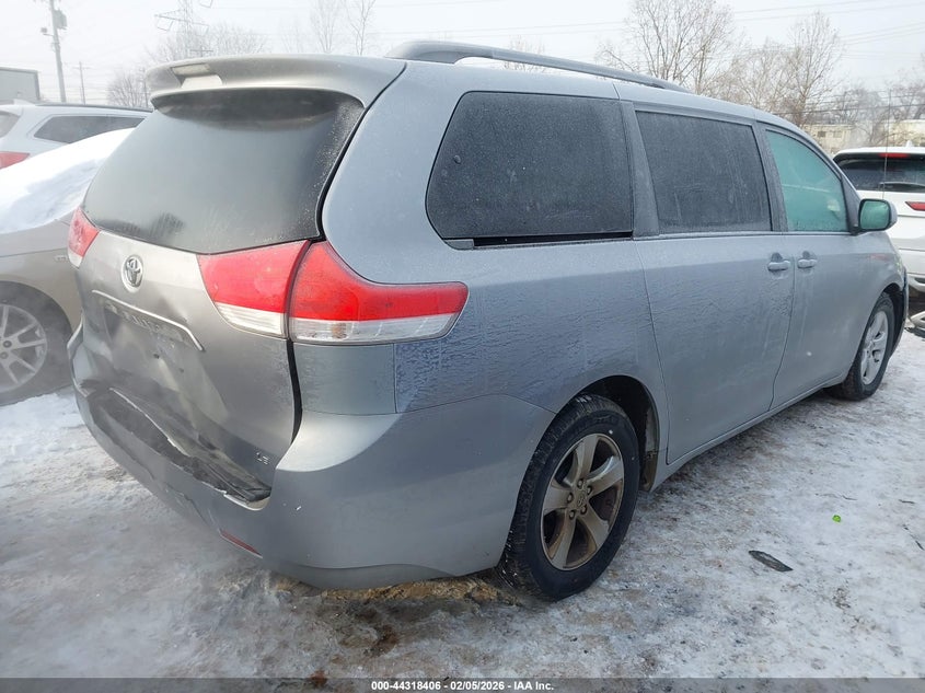 2012 Toyota Sienna Le V6 8 Passenger