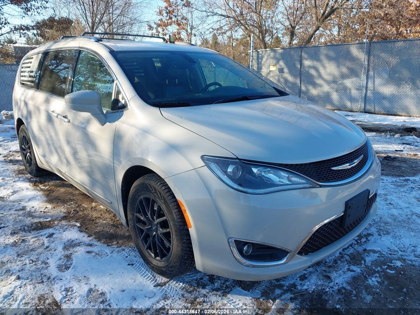 2017 Chrysler Pacifica Touring-L Plus
