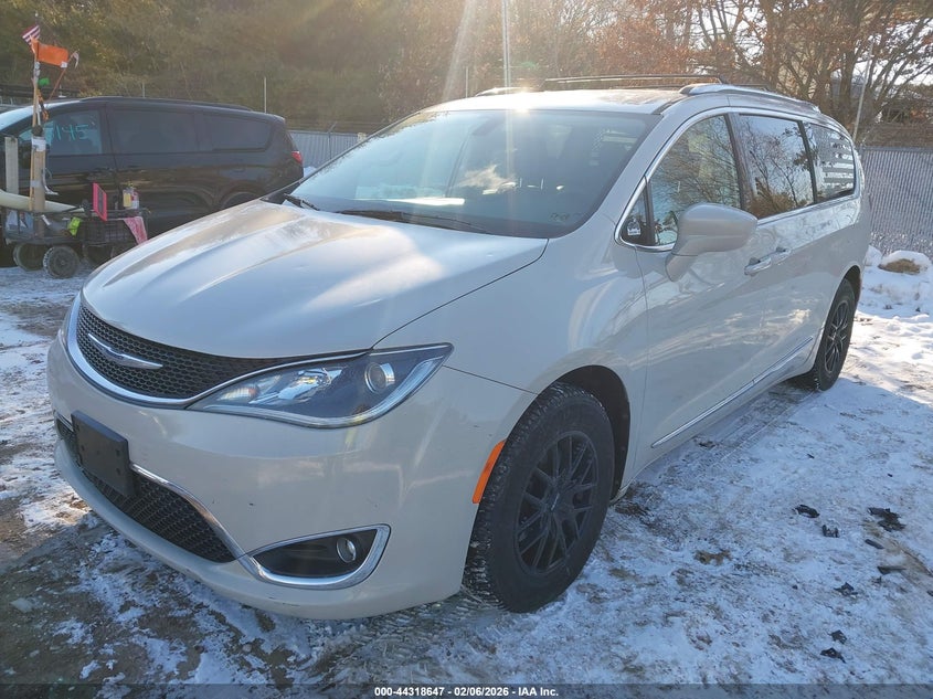 2017 Chrysler Pacifica Touring-L Plus
