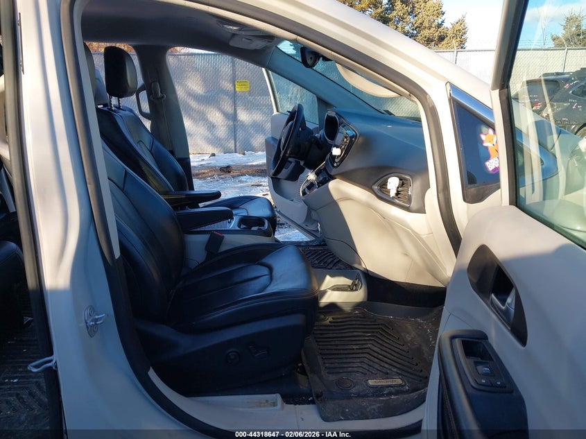 2017 Chrysler Pacifica Touring-L Plus