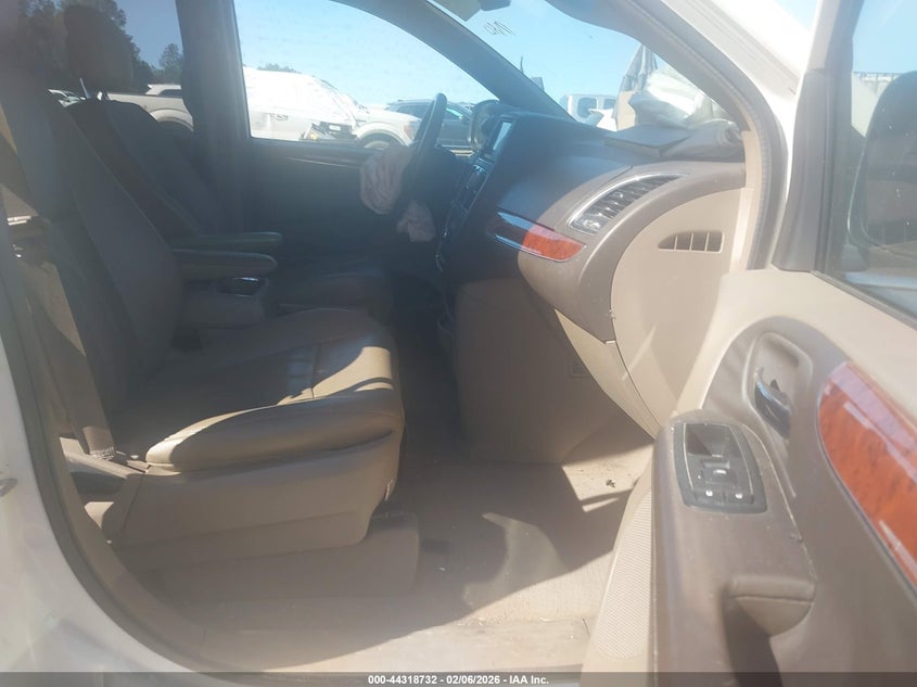 2013 Chrysler Town & Country Touring