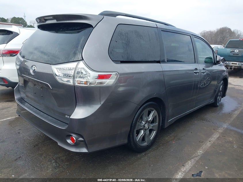 2017 Toyota Sienna Se Premium 8 Passenger