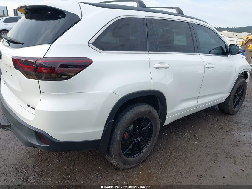 2018 Toyota Highlander Se