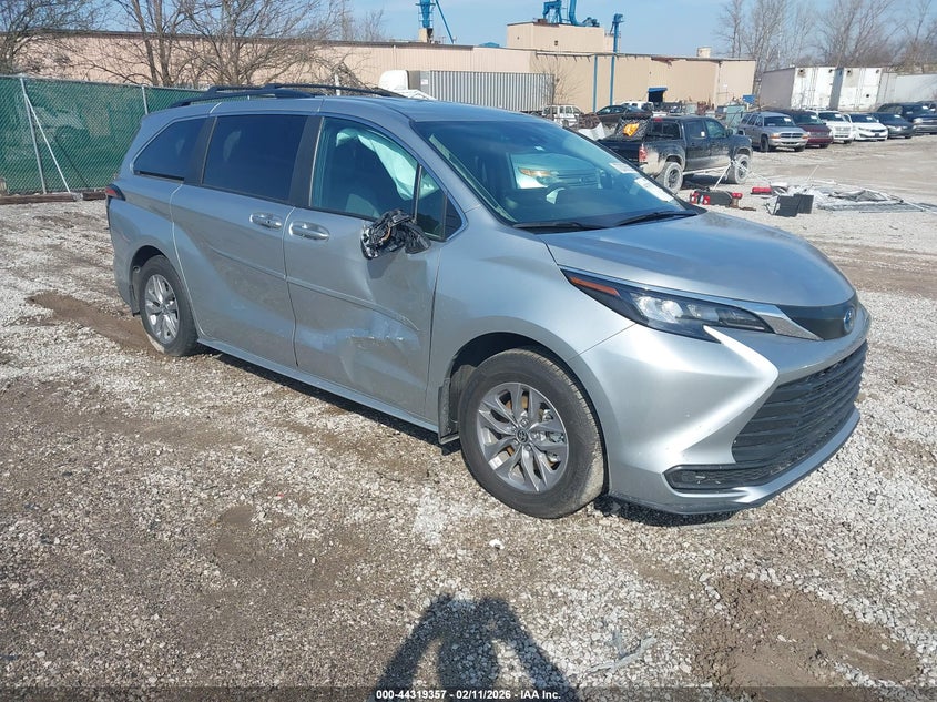 2025 Toyota Sienna Le