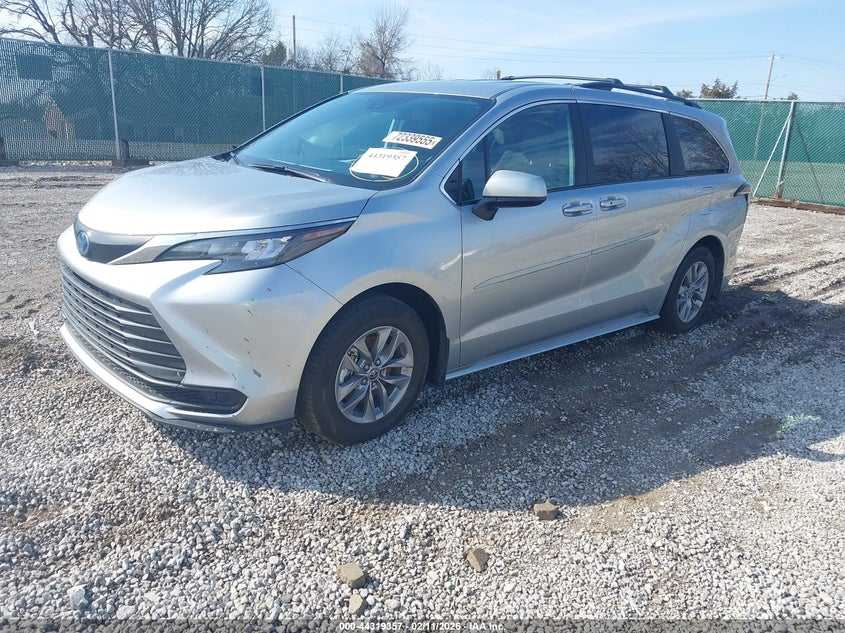 2025 Toyota Sienna Le