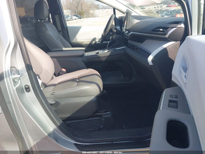 2025 Toyota Sienna Le