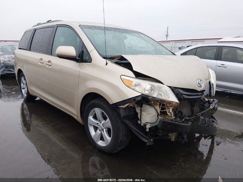 2013 Toyota Sienna Le V6 8 Passenger