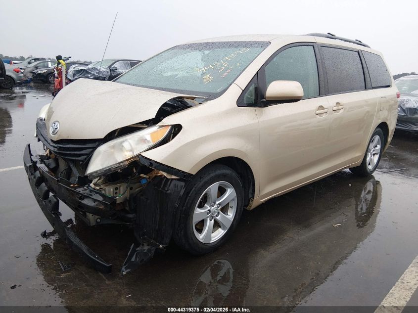 2013 Toyota Sienna Le V6 8 Passenger