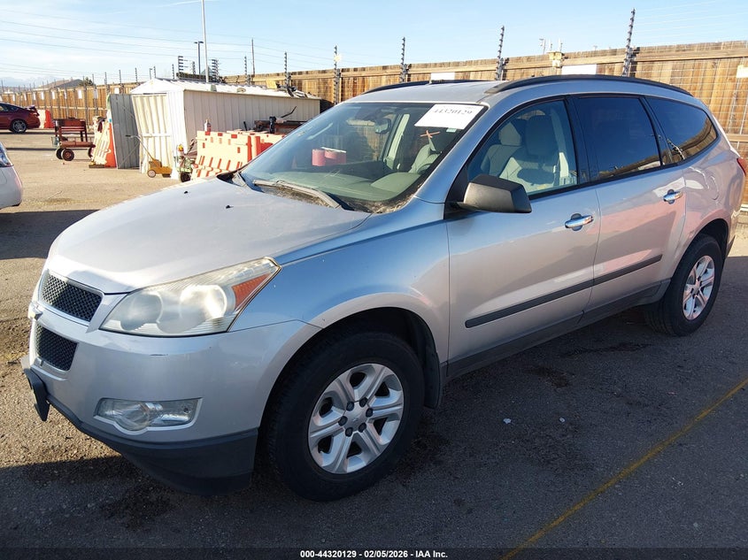 2011 CHEVROLET TRAVERSE auction photo 2