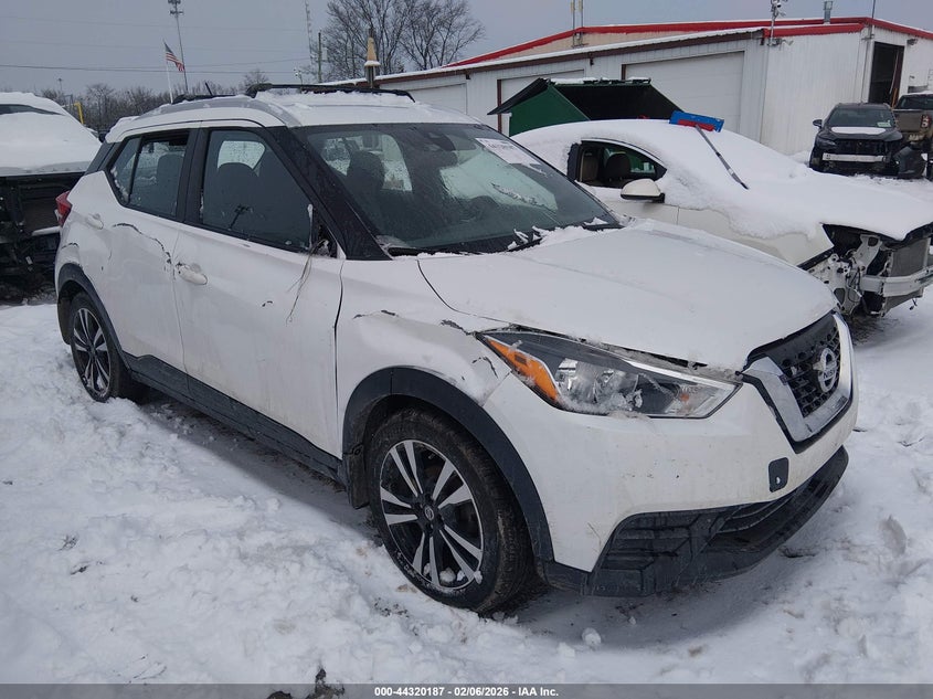 NISSAN KICKS SV XTRONIC CVT 2020