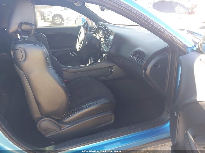 2015 Dodge Challenger R/T Scat Pack Shaker