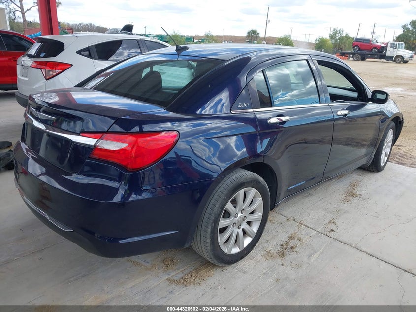 2013 Chrysler 200 Limited