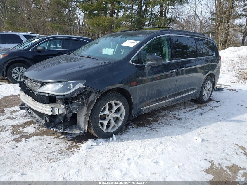 2017 Chrysler Pacifica Touring-L