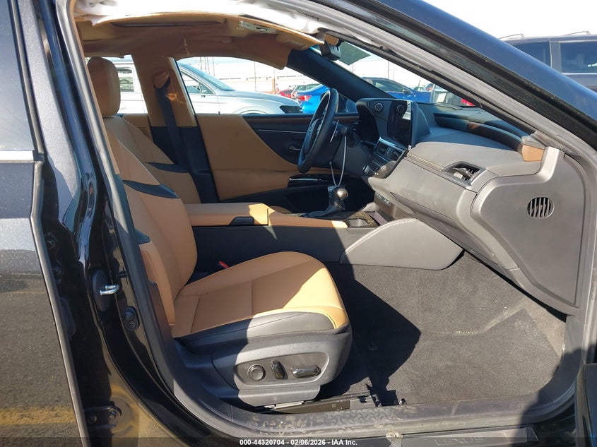 LEXUS ES 300H 2025 VIN 58ADA1C1XSU068654