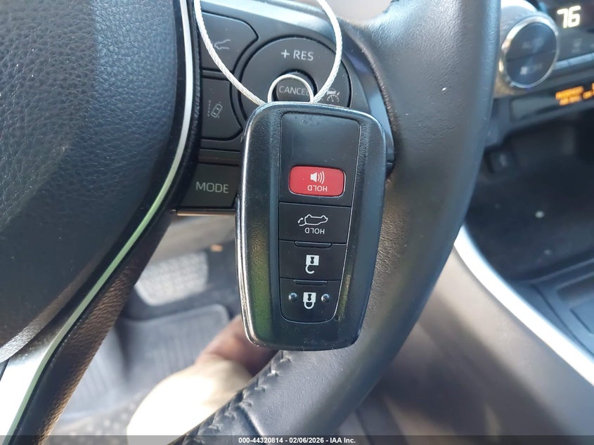 VIN 2T3C1RFV3LW090553 2020 TOYOTA RAV4 XLE PREMIUM
