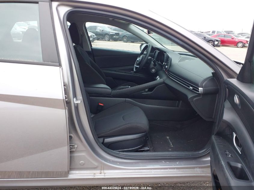 2023 Hyundai Elantra Se