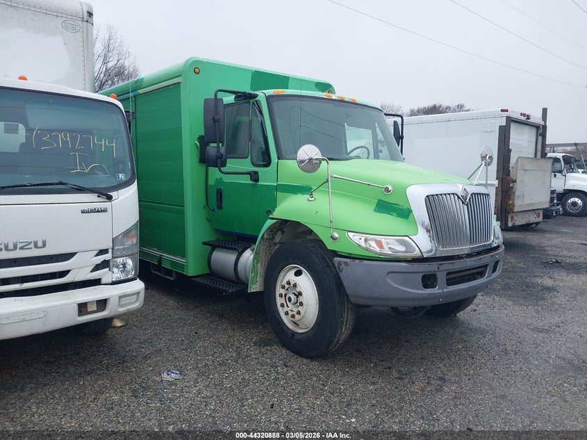 2004 INTERNATIONAL 4000 4300