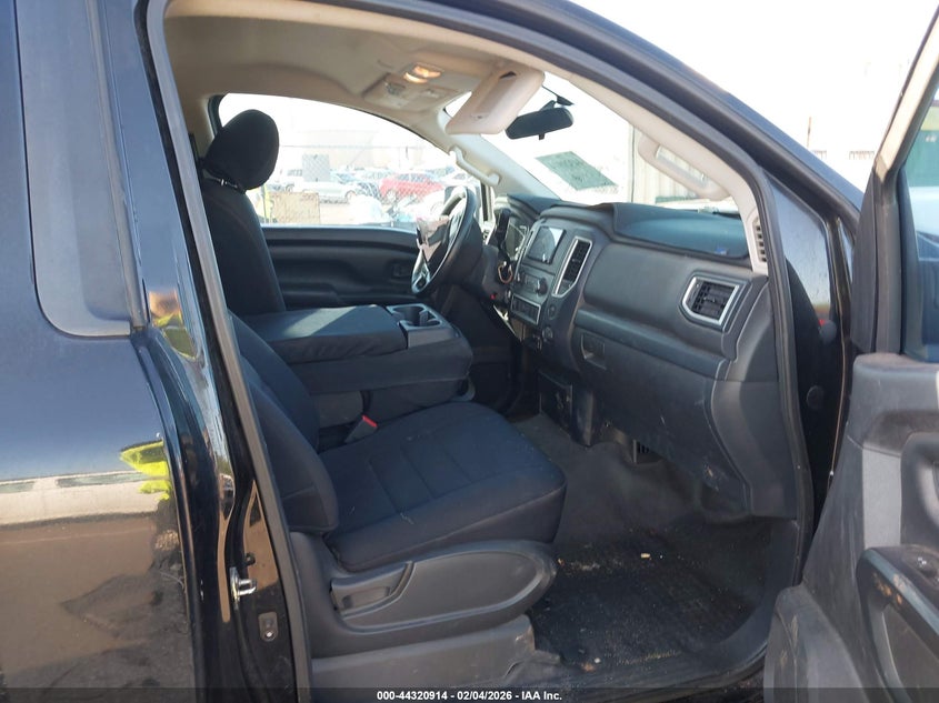 2017 NISSAN TITAN auction photo 5