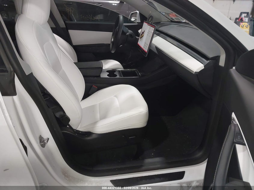 2022 Tesla Model Y Long Range Dual Motor All-Wheel Drive