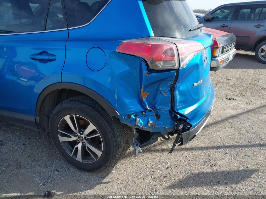 VIN JTMWFREV6HJ111367 2017 TOYOTA RAV4 XLE