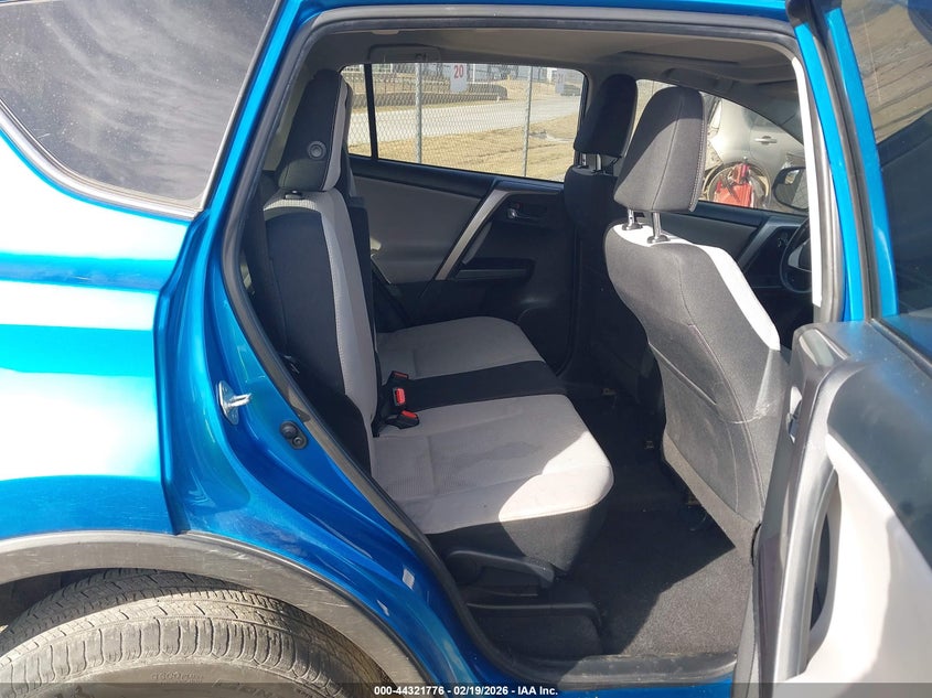 VIN JTMWFREV6HJ111367 2017 TOYOTA RAV4 XLE