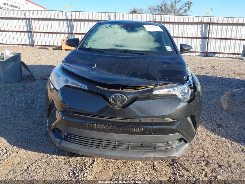TOYOTA C-HR - zdjęcie 12
