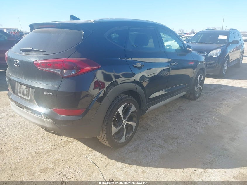 VIN KM8J33AL2JU803307 2018 HYUNDAI TUCSON SPORT