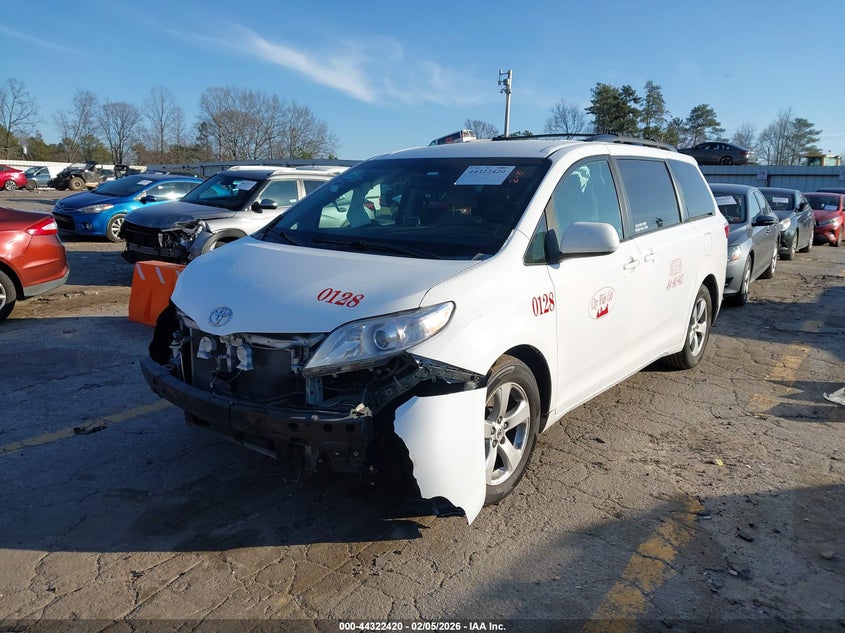 2017 Toyota Sienna Le 8 Passenger