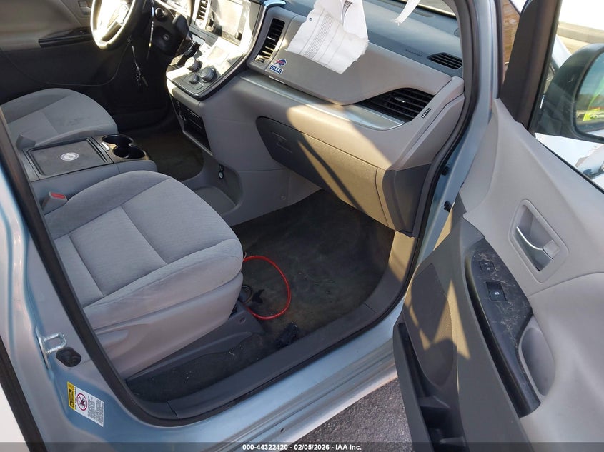 2017 Toyota Sienna Le 8 Passenger