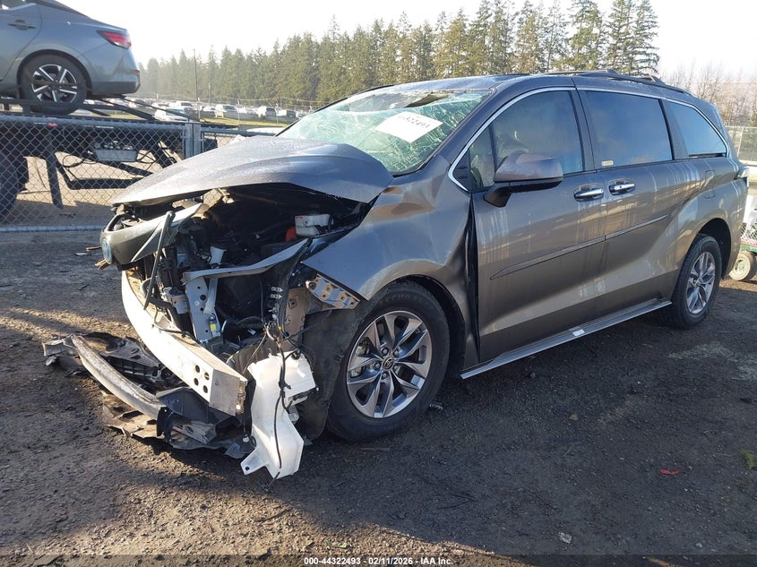 2024 Toyota Sienna Xle