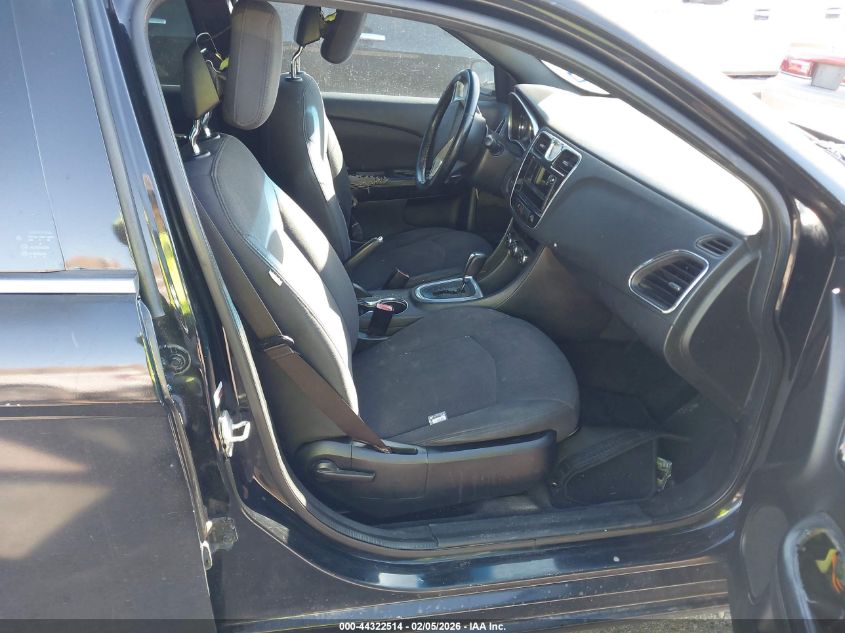 2013 Chrysler 200 Touring