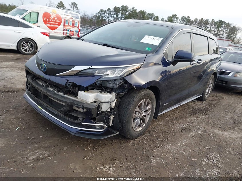 2021 Toyota Sienna Xle