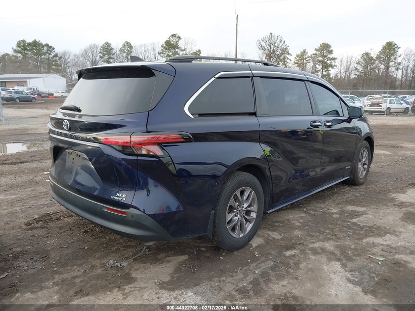 2021 Toyota Sienna Xle