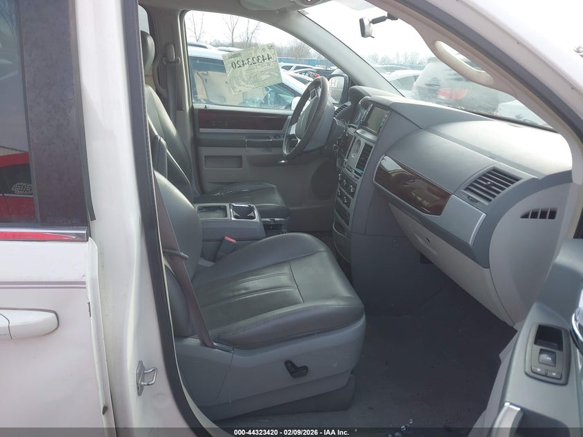 2010 Chrysler Town & Country Touring