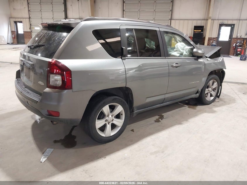 1C4NJCEA5ED624642 2014 Jeep Compass 2.0 Latitude grey