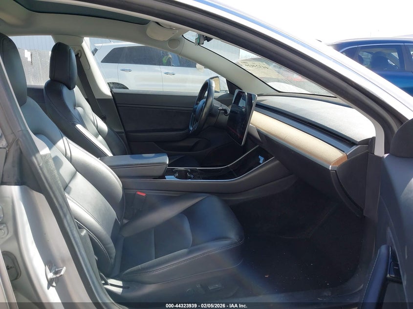 5YJ3E1EA4JF017909 2018 Tesla Model 3 Long Range Mid Range silver