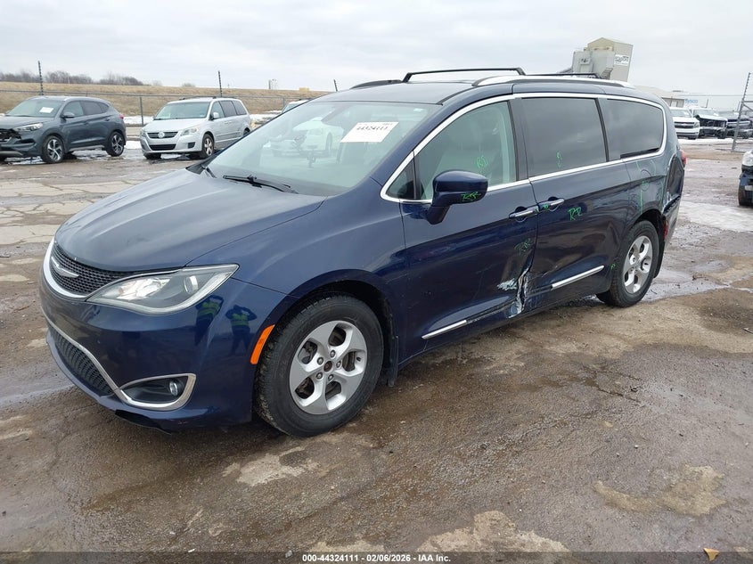 2017 Chrysler Pacifica Touring-L Plus