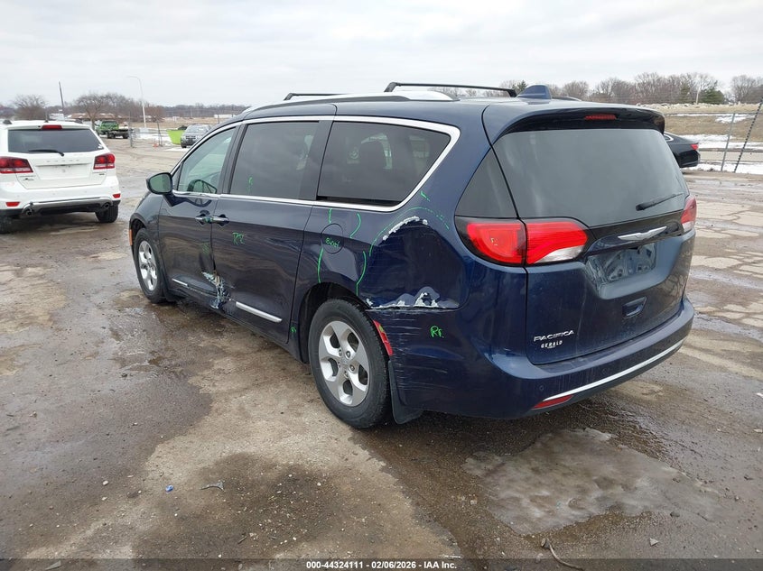 2017 Chrysler Pacifica Touring-L Plus