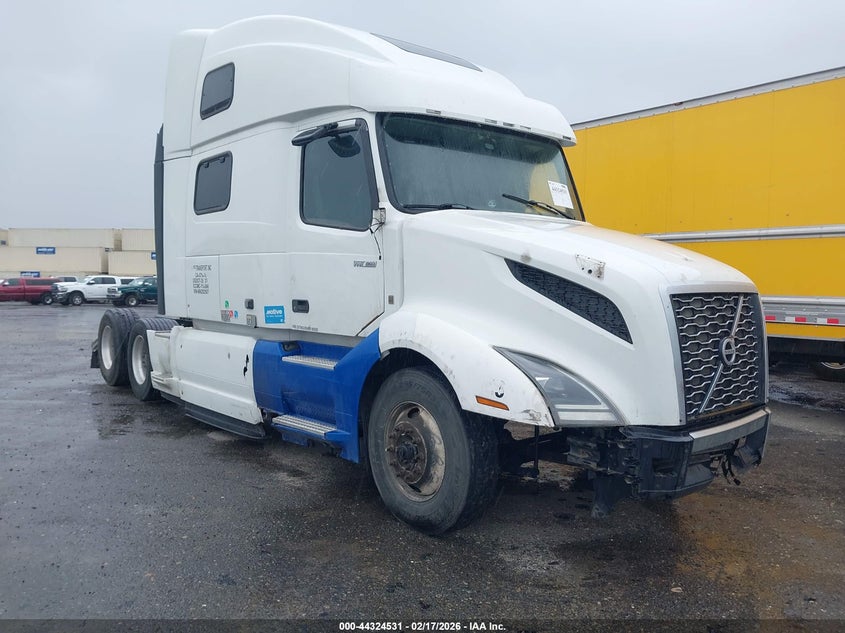 2022 VOLVO VNL