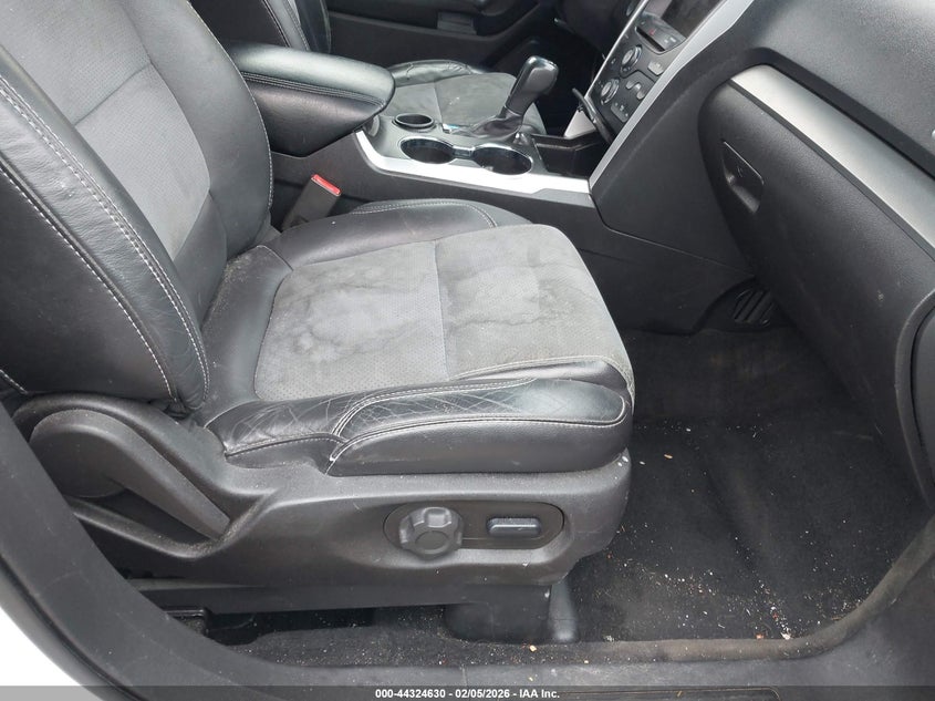 2015 FORD EXPLORER auction photo 5