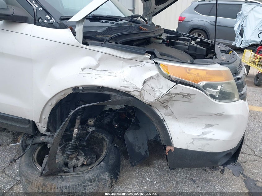 2015 FORD EXPLORER auction photo 6