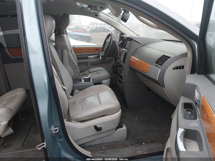 2008 Chrysler Town & Country Limited