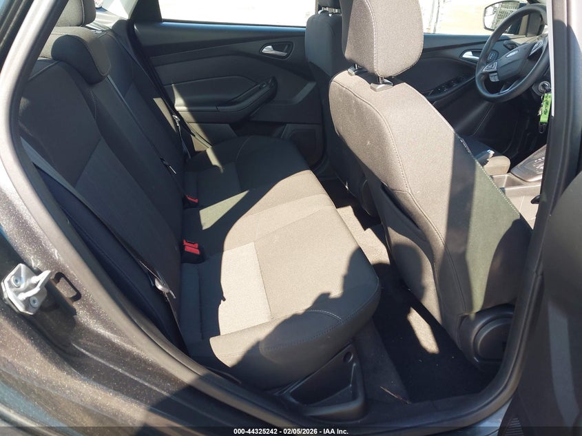 VIN 1FADP3F29JL329003 2018 FORD FOCUS SE