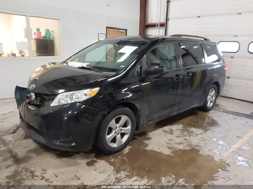 2013 Toyota Sienna Le V6 8 Passenger