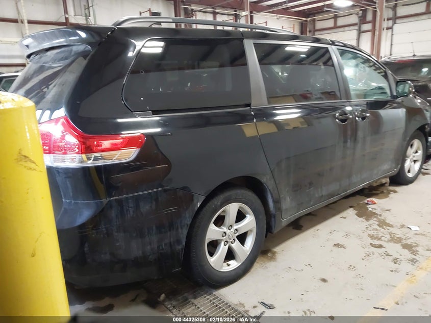 2013 Toyota Sienna Le V6 8 Passenger