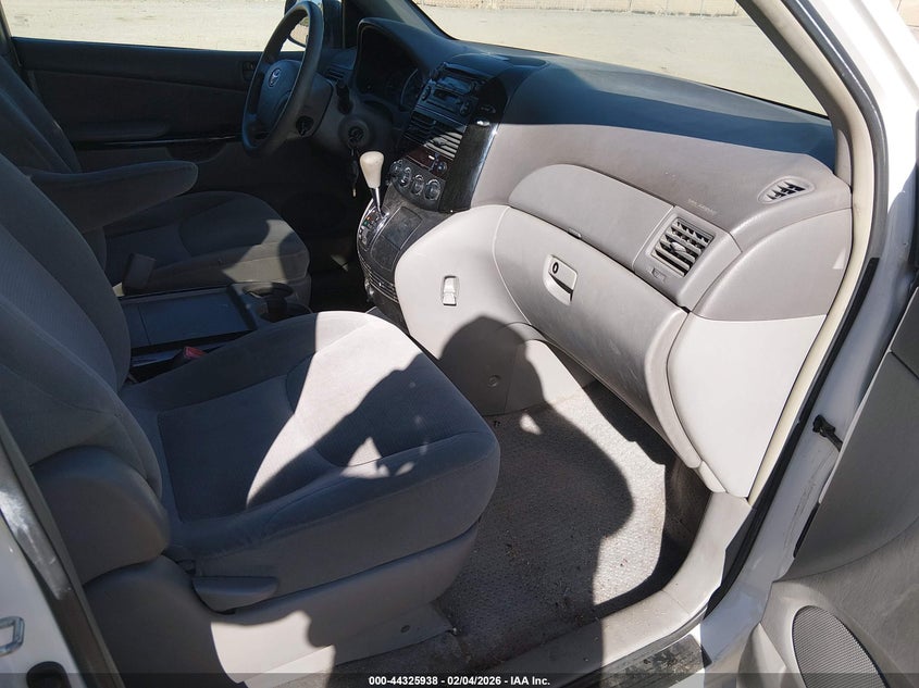 2005 Toyota Sienna Le