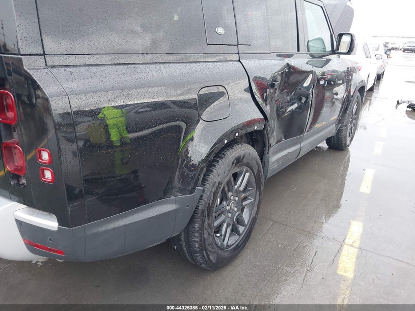 2024 Land Rover Defender 130 P300 S VIN: SALEJFFU8R2311279 Lot: 44326386